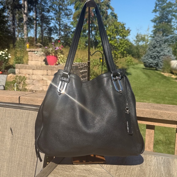 EUC! Vince Camuto Textured Black Leather Soft Tri Pocket Crossbody Bag - Picture 1 of 12